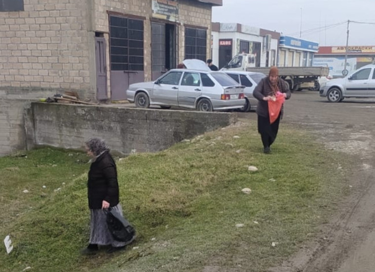 ОЙСХАРСКИЕ ТРУЖЕНИКИ НА УБОРКЕ.